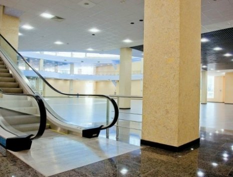Эскалатор в бизнес-центре Радмир Экспохолл