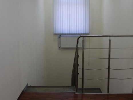 Лестница в бизнес-центре Приморский