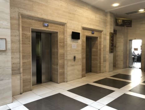 Лифты в бизнес-центре Леонардо (Leonardo)
