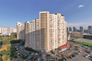 Дніпровська набережна, 19